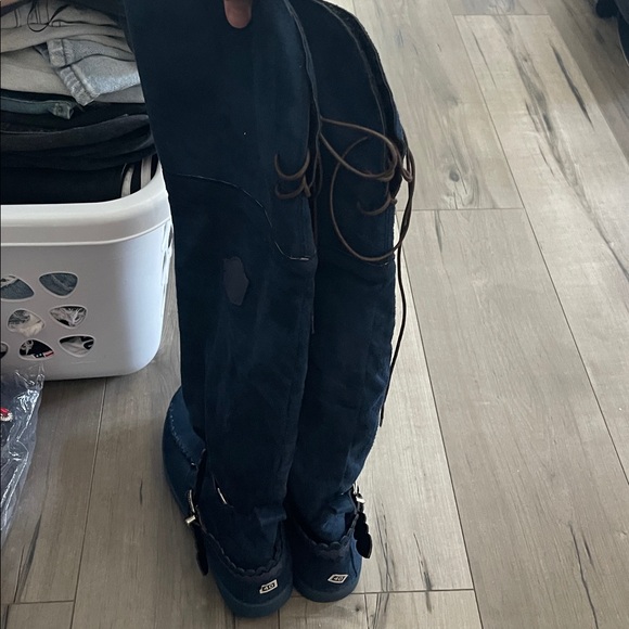 Black Knee-High Boots - Picture 14 of 16